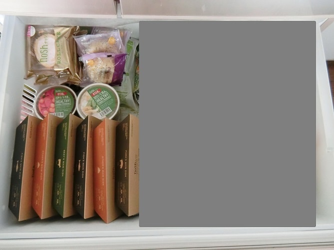 ナッシュの冷凍弁当を冷凍庫に入れた画像